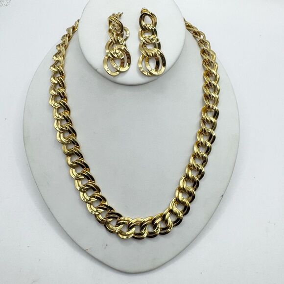 Monet Vtg Gold Tone Double Link Chain Necklace And Earrings Set Mob Wife Chunky - Picture 1 of 8